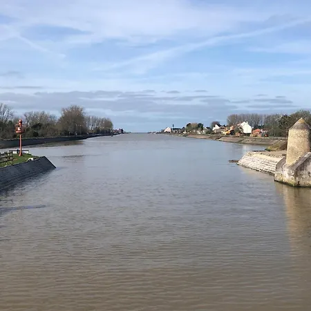 Gite Sur Grand Fort Philippe Buitenkant foto